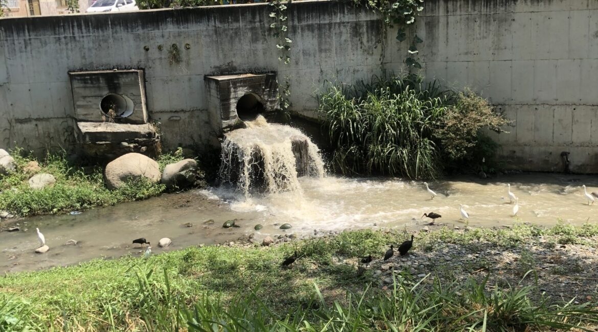 Desagüe de alcantarillado