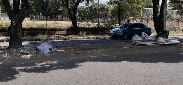 Punto crítico de disposición de residuos sólidos en la Calle 59, entre Cra. 12E y 14. Fuente: propia.